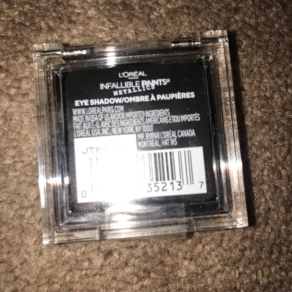 Metallic Eyeshadow - Picture 3 of 3